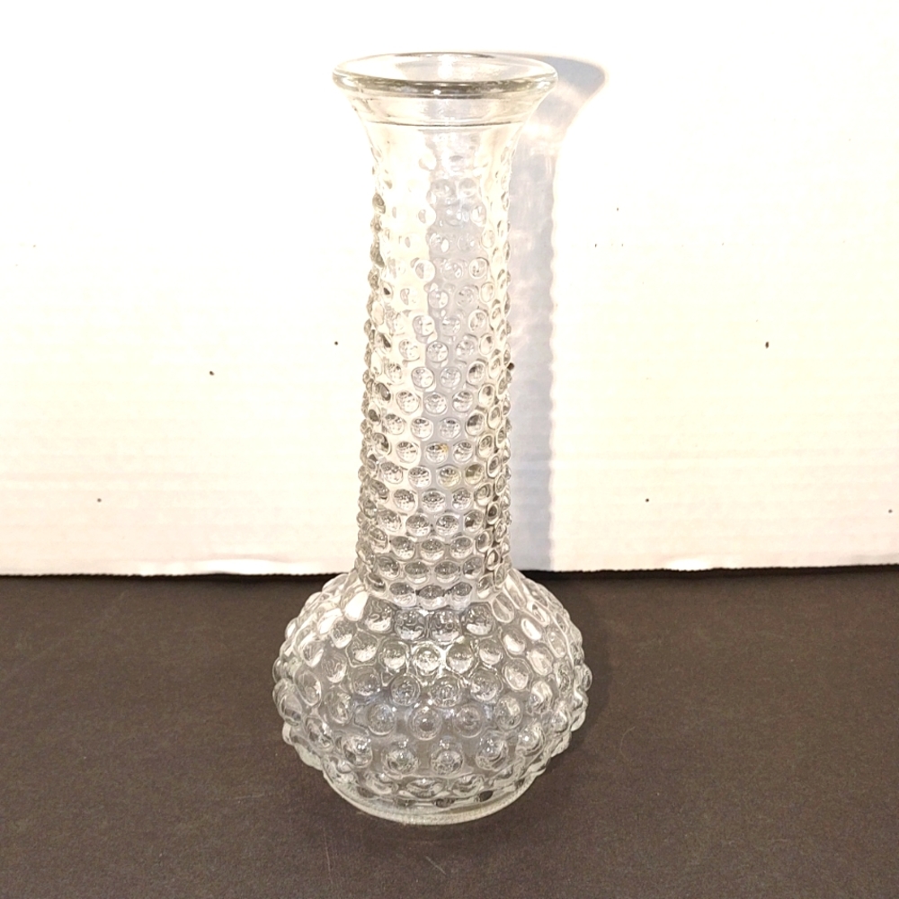 A bubbly Brody glass vase